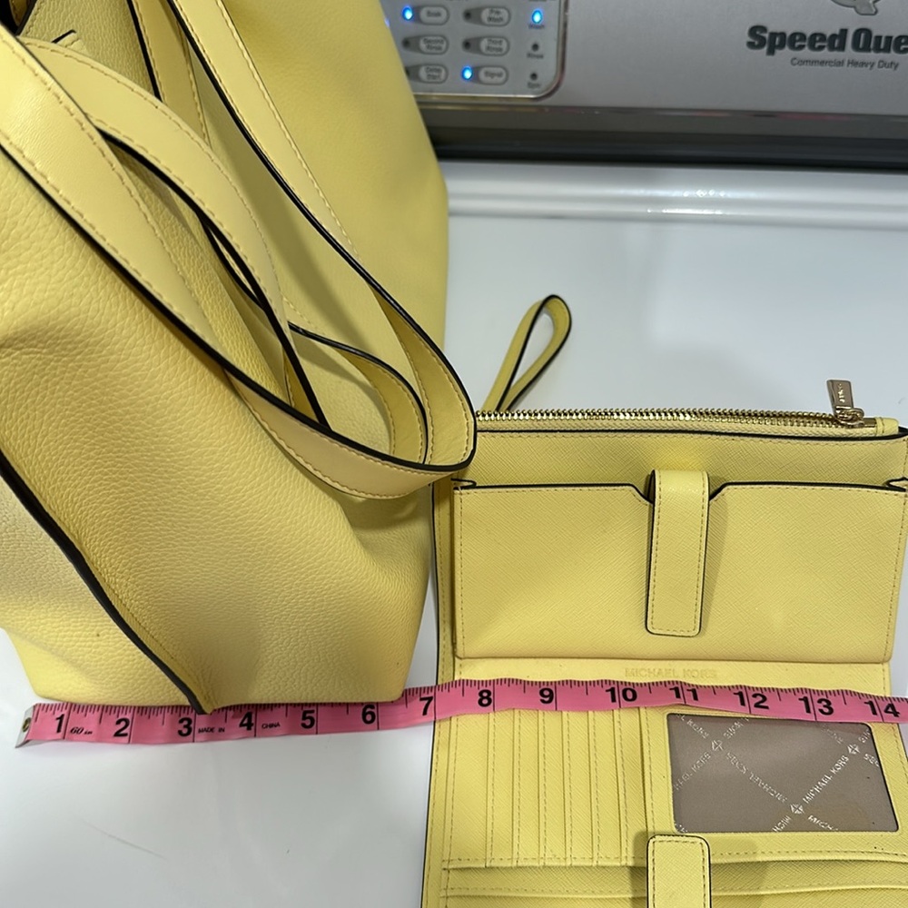 Michael Kors, handbag and wristlet - Picture 13 of 15